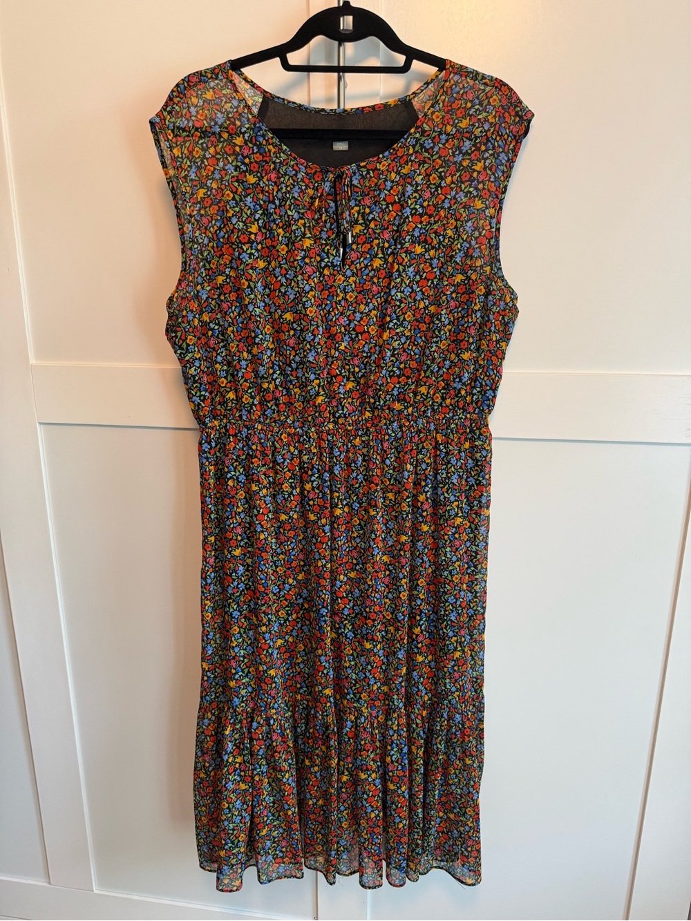 Sleeveless Floral Midi Dress in Black with Multicolor Flowers